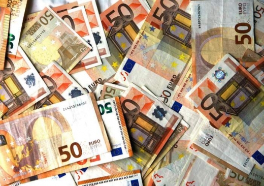 ANALIZA VALUTARĂ. Euro rămâne sub pragul de 4,84 lei